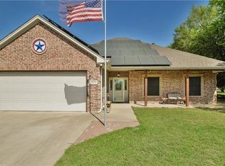 901 Janis St, Granbury, TX 76049