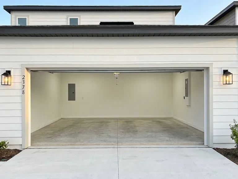 Garage (2 cars)