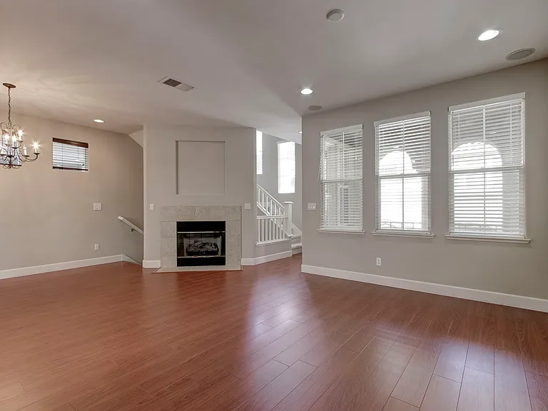 2070 Mary Helen Ln — Photo 5