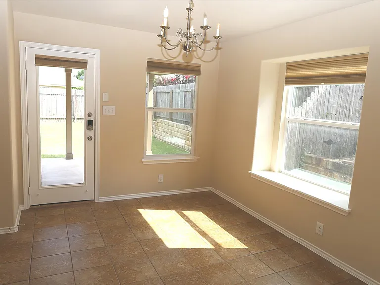 1804 Golden Arrow Ave — Photo 3