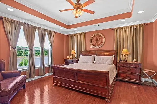 5 bed, 2.5 bath, 2600 sqft, $6,500 — Photo 4