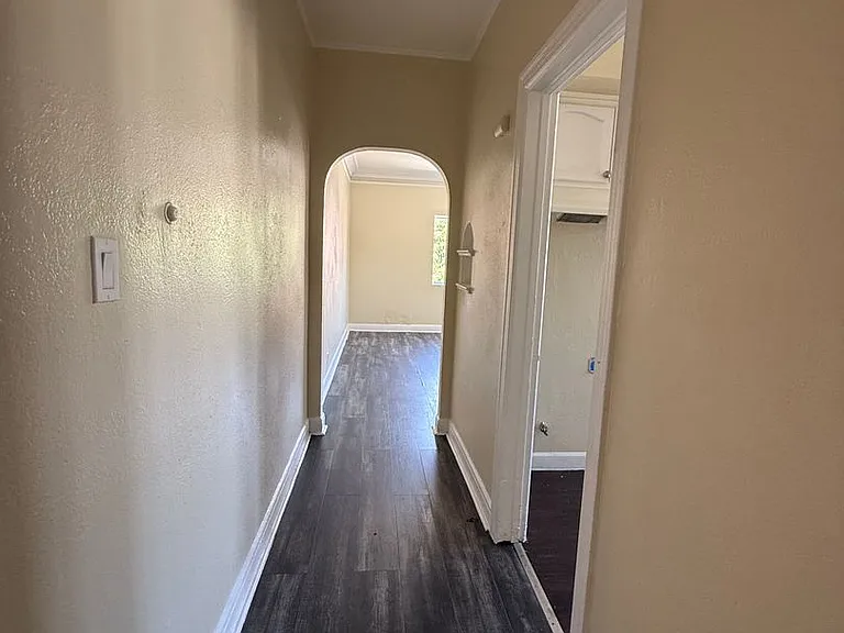 2225 Michigan Ave — Photo 6