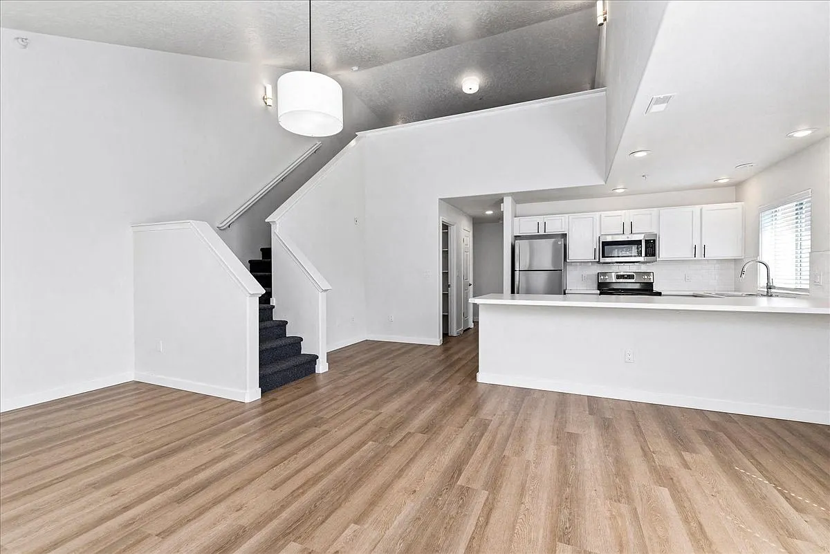 River Walk Apartments — Photo 4