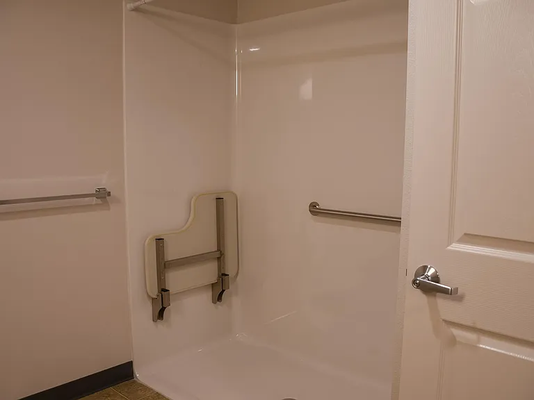 Kirkland Heights Apartments — Photo 13