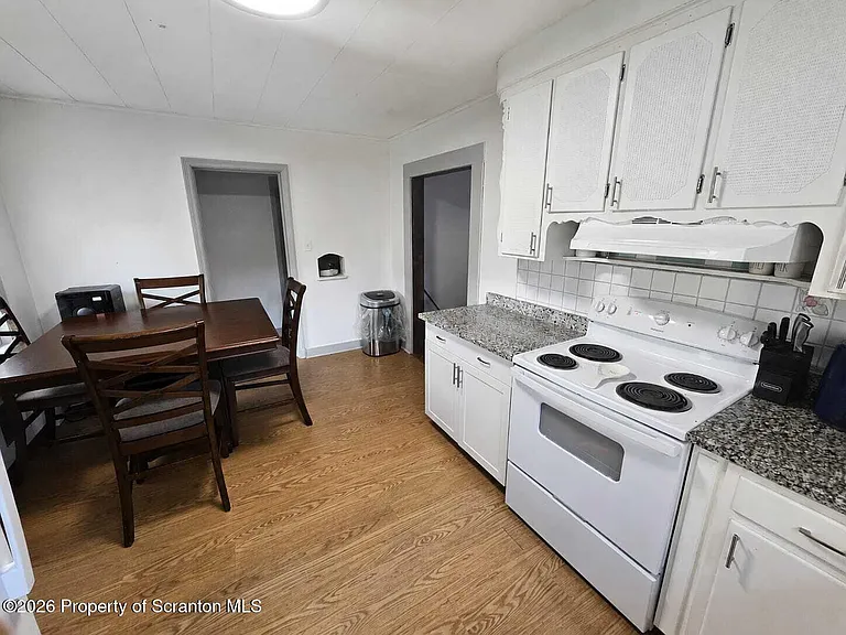 1057 Lincoln St — Photo 12