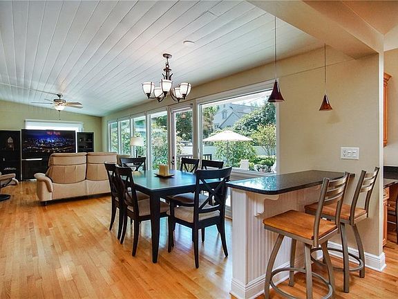 4th image of 746 17th Ave NE