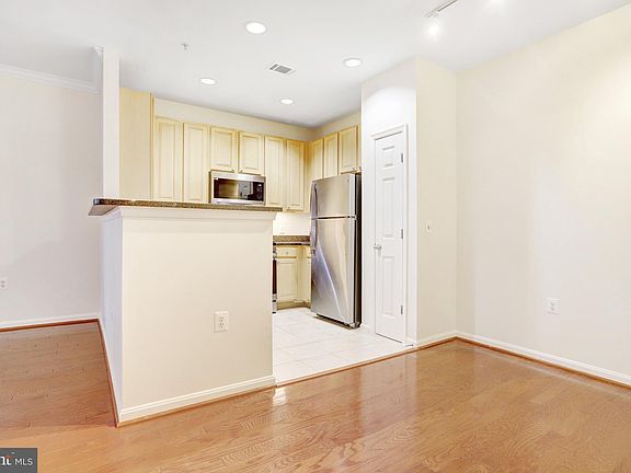 3rd image of 2465 Army Navy Dr #1-108