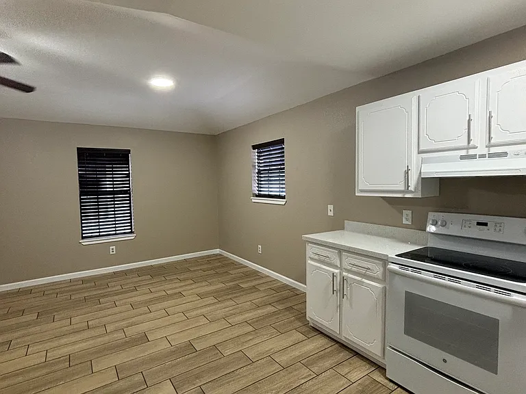 1204 Bryce Dr #4 — Photo 2