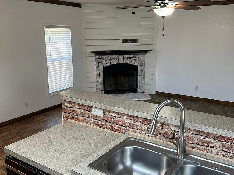 1444 San Saba St — Photo 6