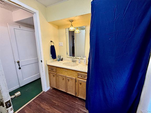 18th image of 409 Oak Dr