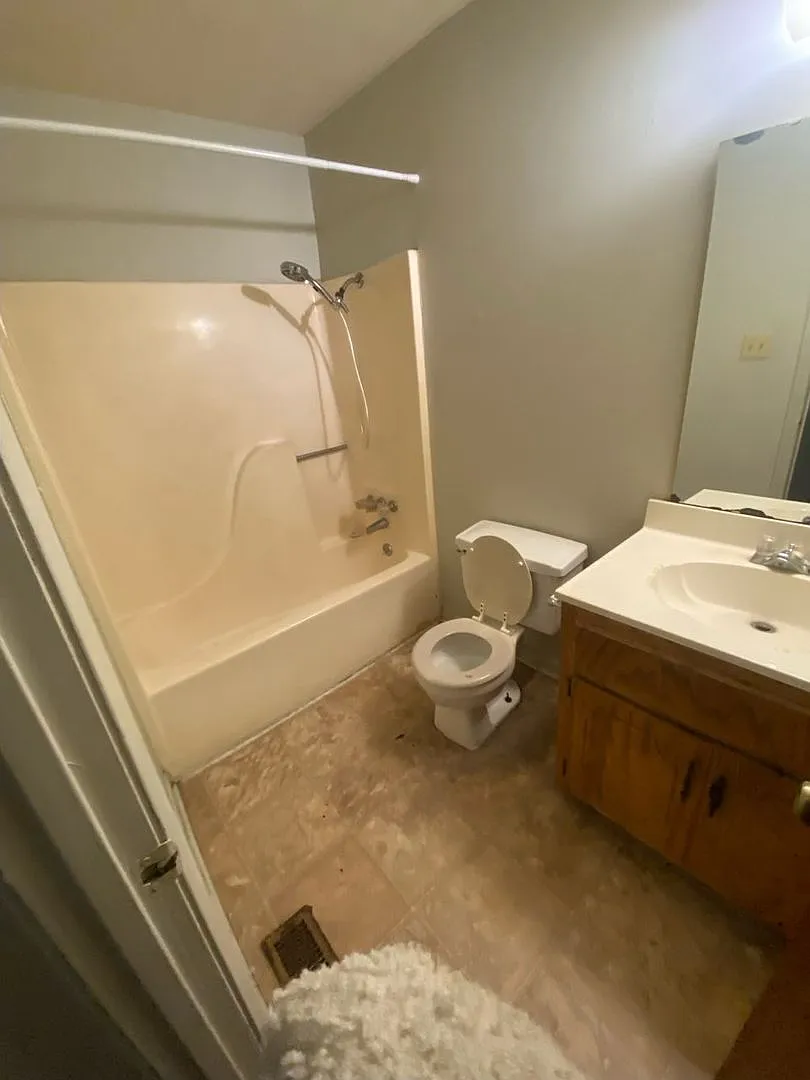 Feemster Lake Apartments — Photo 3