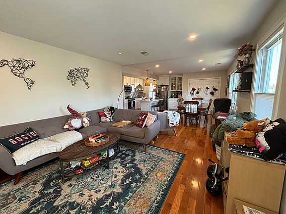 3rd image of 54 Ferdinand St Floor 2