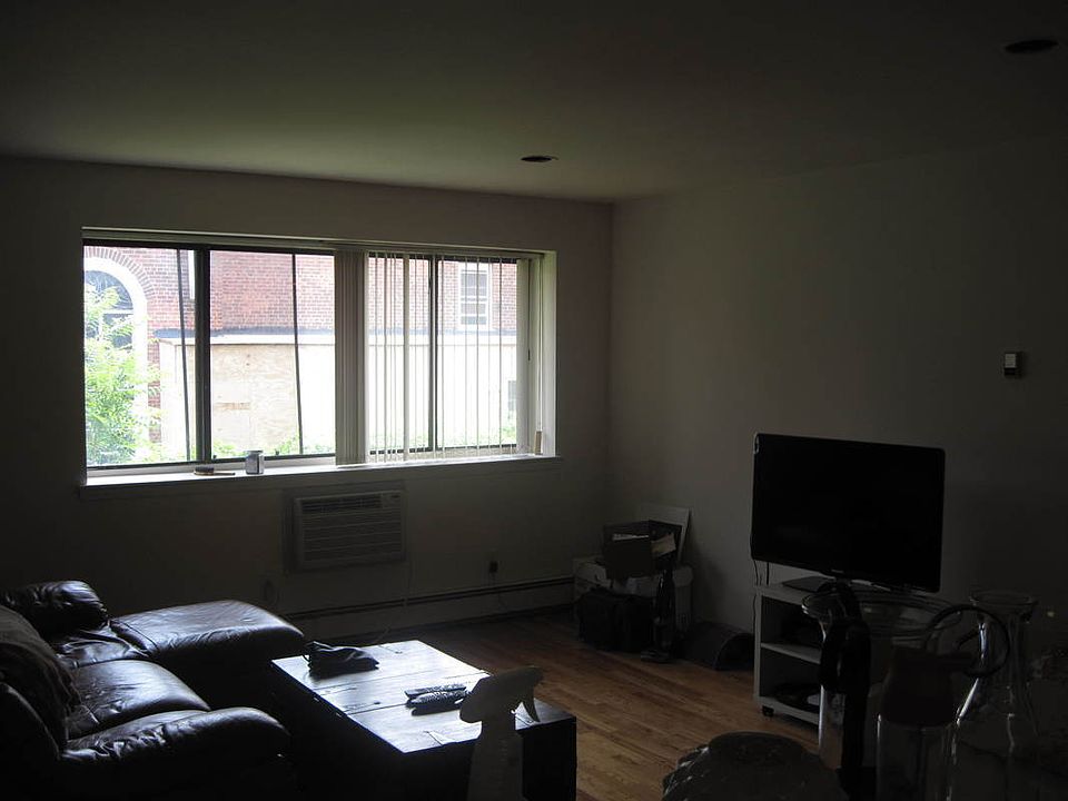 2nd image of 7536 Grand Central Pkwy APT B
