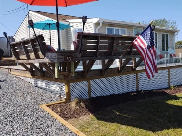 777 Marsh Pungo Rd, Locust Hill, VA 23092