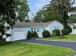 73 Shaw Ave, Islip, NY 11751