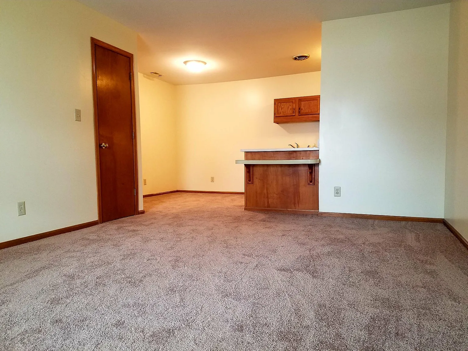 2 bed, $1,100 — Photo 3