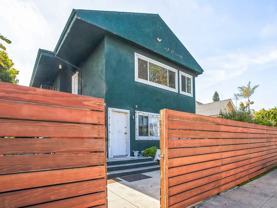 652 Vernon Ave #4