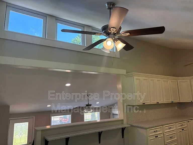 6843 Autumnhill Ln — Photo 9