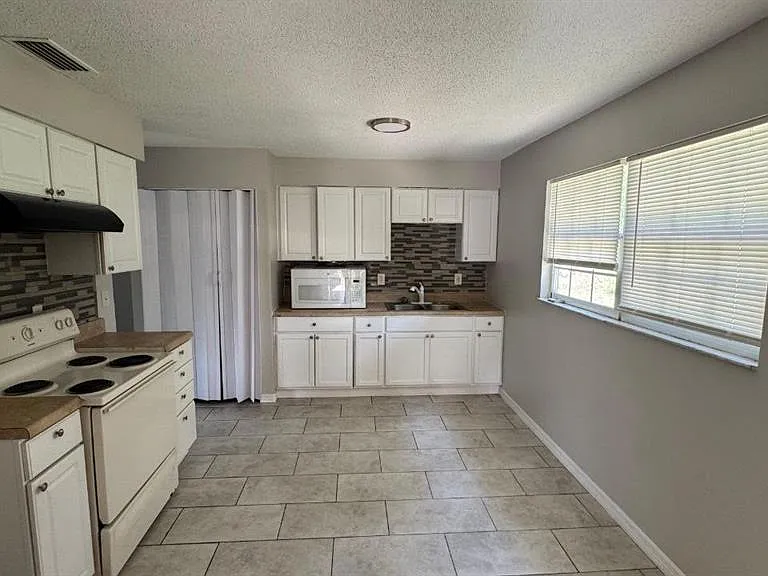 37321 Safari Dr — Photo 6