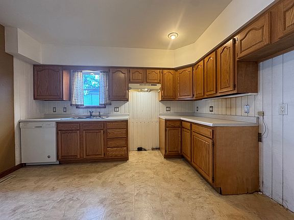 5th image of 517 W Beaver St