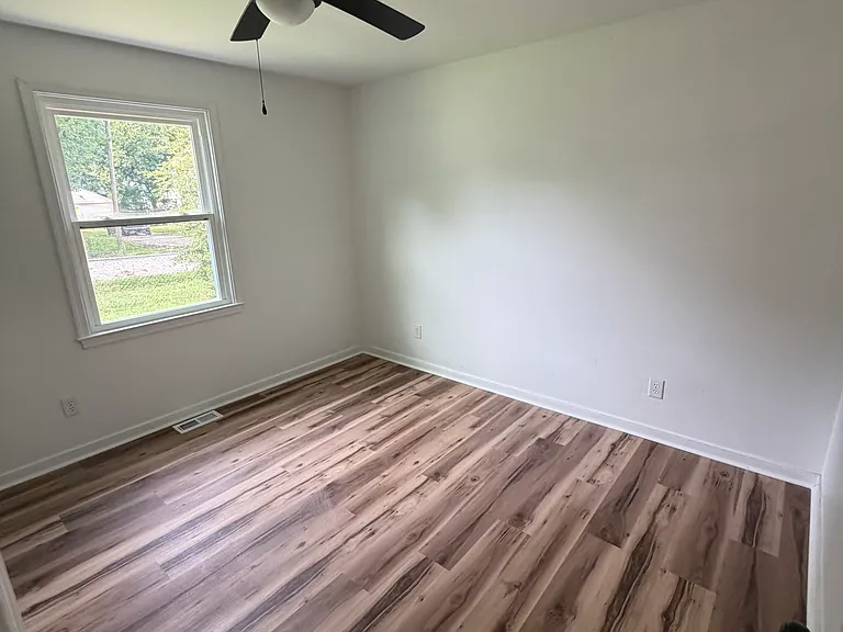 1117 Pine Ave — Photo 5