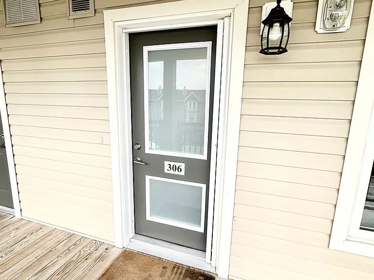 4 Cove Ct #306 — Photo 2
