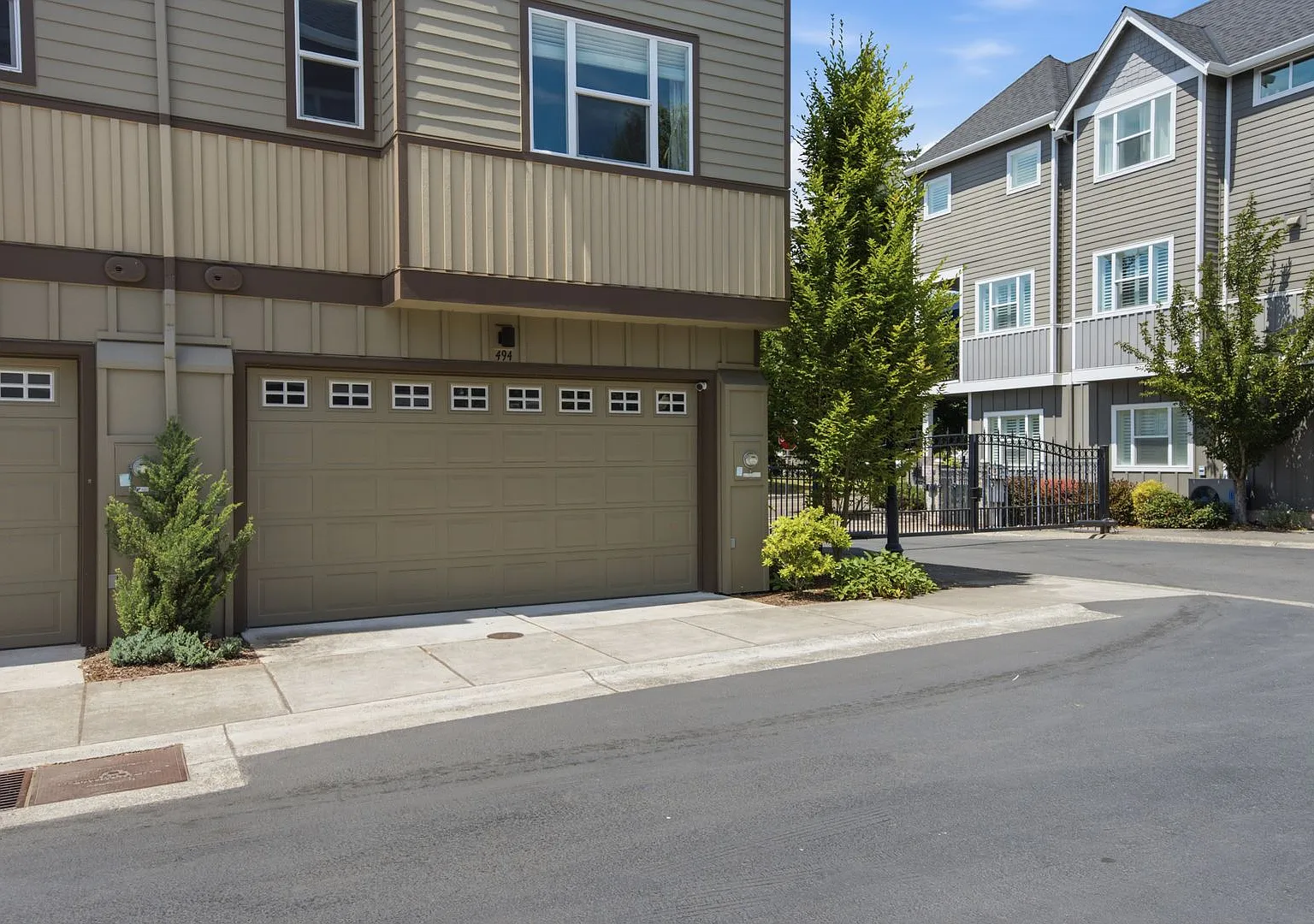 4 bed, 2.5 bath, 1690 sqft, $2,895 — Photo 2