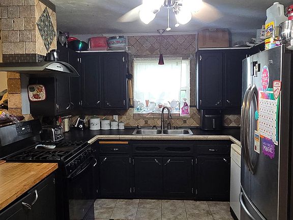 4th image of 1402 E Elm Ave