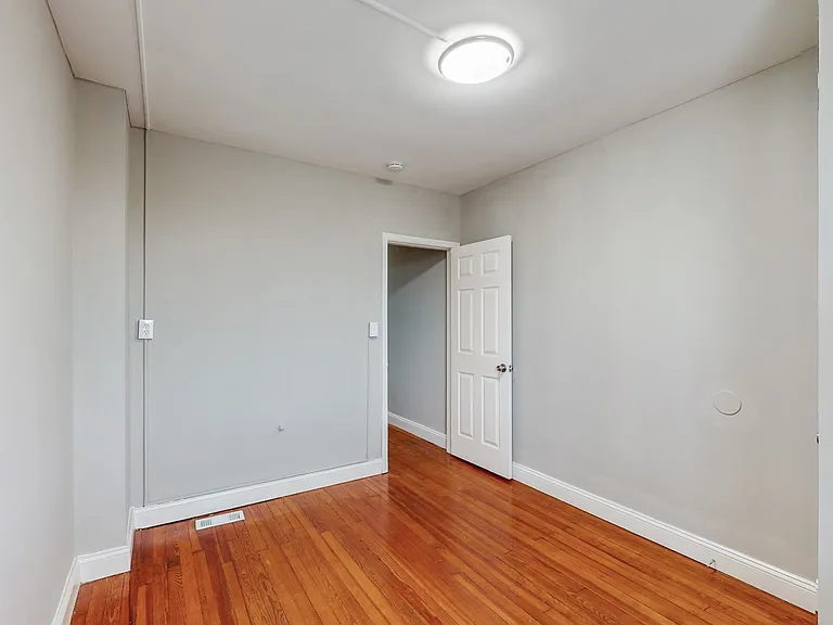 2867 Mayfield Ave — Photo 14
