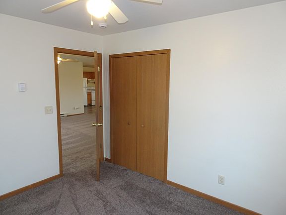 4th image of 607 Washington St