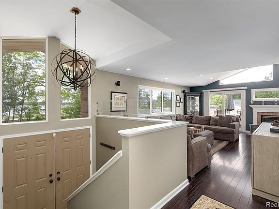 5th image of 8950 Riverview