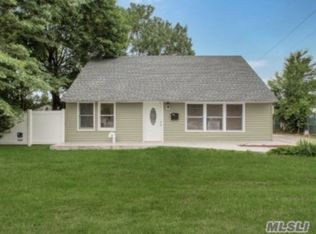 3169 Brixton Ln, Levittown, NY 11756