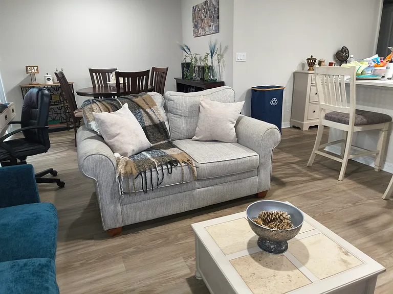 8 Unique Ct #B — Photo 15