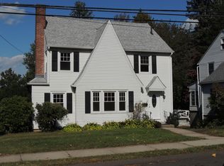 380 Linnmoore St, Hartford, CT 06106