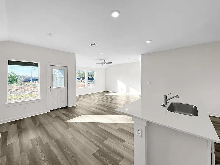 6312 Warwick Dr — Photo 6