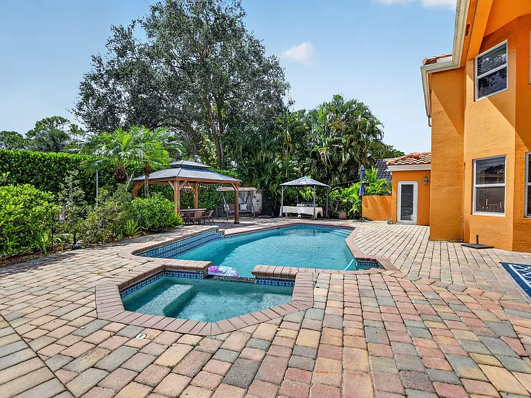 23201 Boca Club Colony Cir — Photo 34