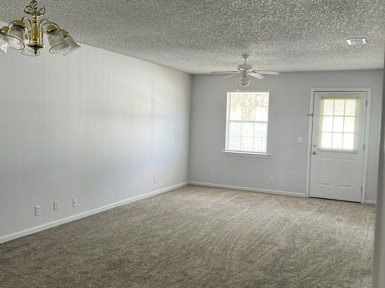 2 bed, 1100 sqft, $1,400 — Photo 3