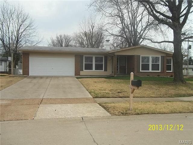 1st image of 2690 Radcliffe Dr