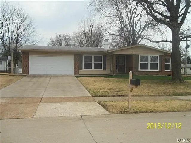 2690 Radcliffe Dr photo 1