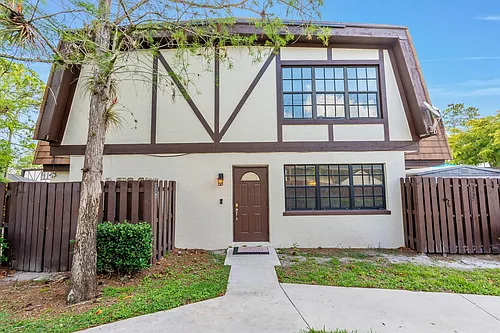 111 Weybridge Cir Photo 1