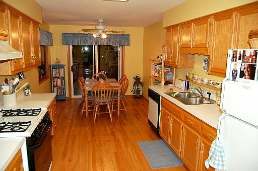 3rd image of 9 Saint Moritz Dr