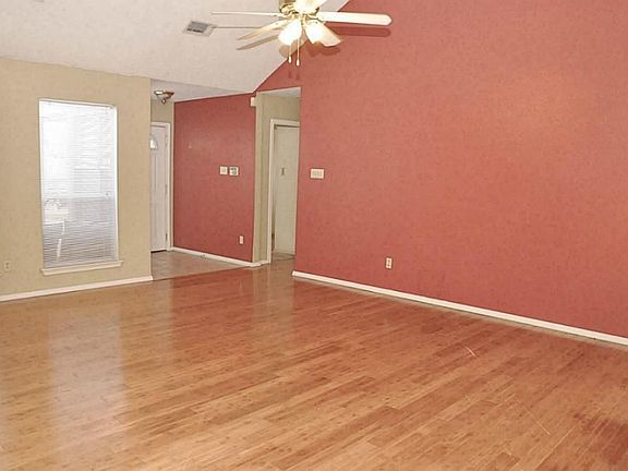 5th image of 14807 Oak Pines Dr
