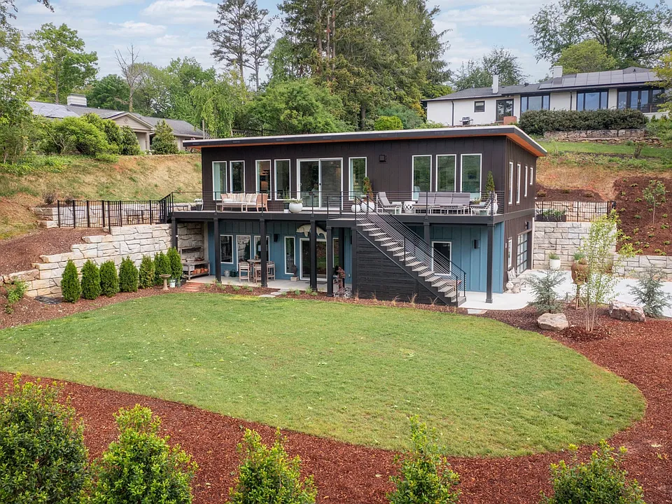 8 Midland Dr