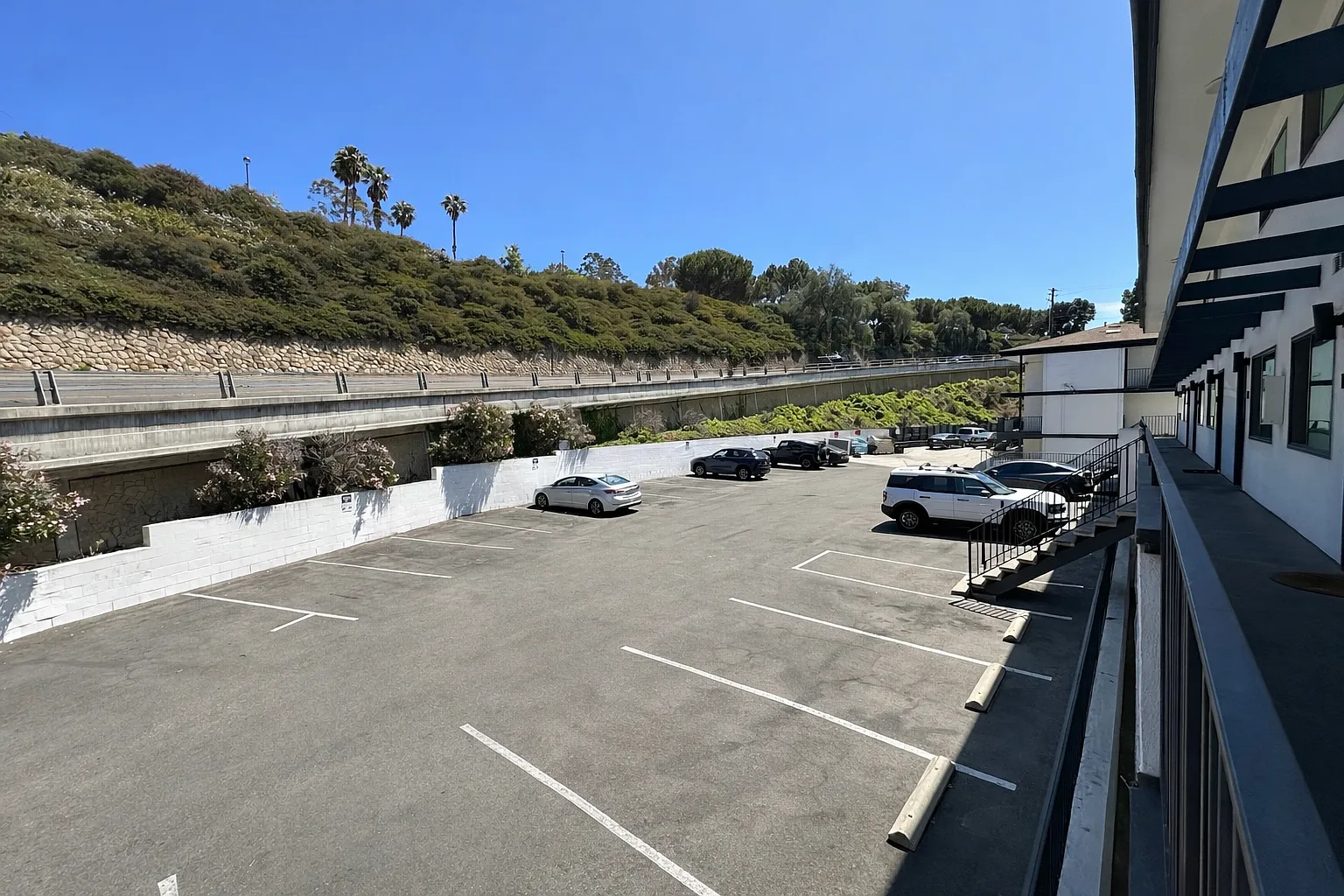 3 bed, $4,700 — Photo 1
