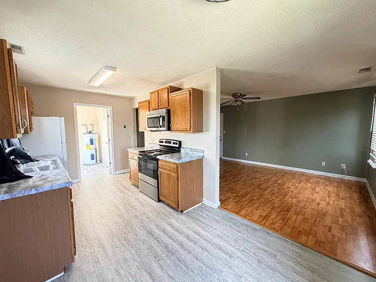 208 Vandiver Ln #0 — Photo 3