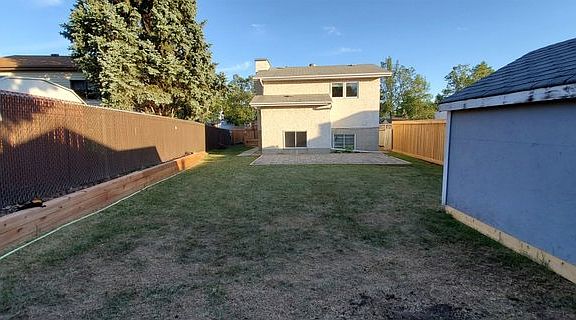 4th image of 111 Dayton Cres