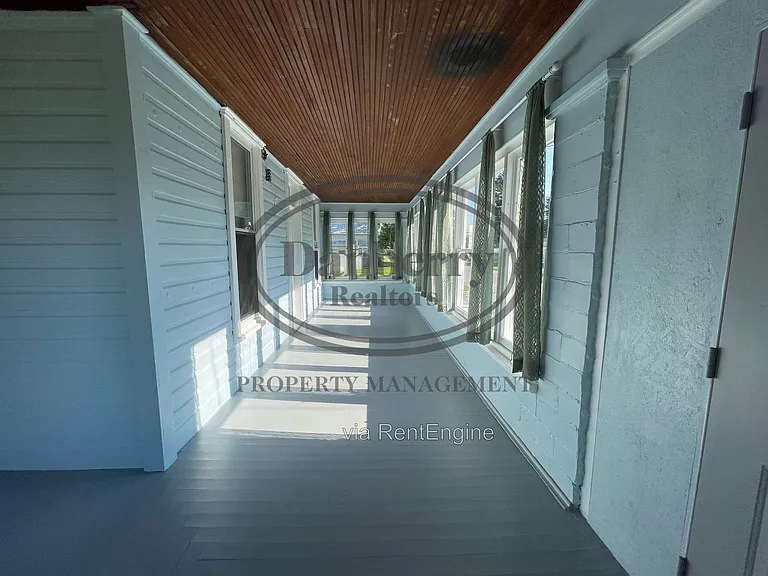 109 S Main St — Photo 8