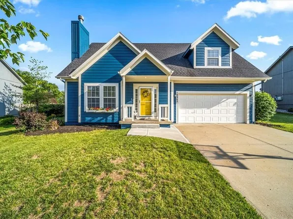 19965 W 218th St, Spring Hill, KS 66083