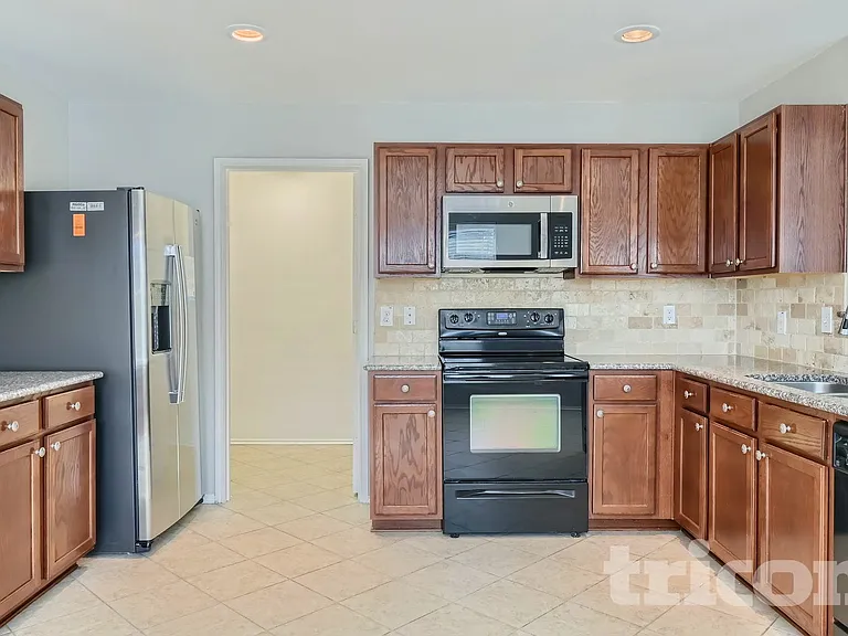 10317 Fossil Valley Dr — Photo 6