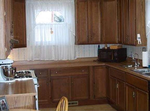 2nd image of 907 S 11th St